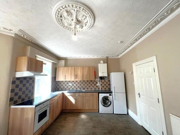 Bright, well-equipped kitchen with modern wood-...