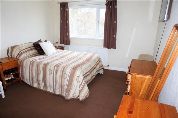 MASTER BEDROOM 1 :