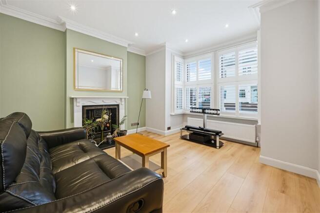 Clarendon Road, Colliers Wood photo 2