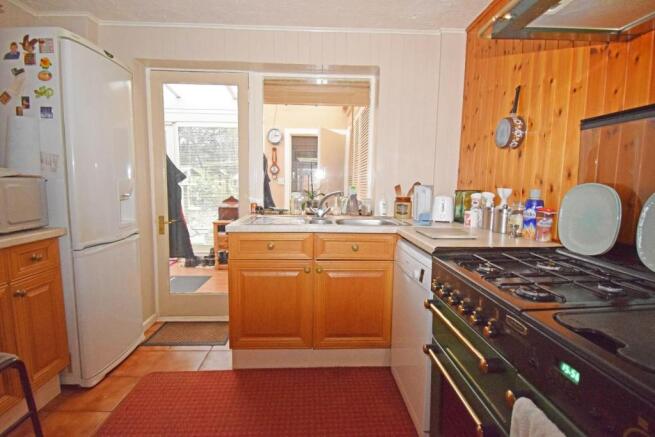 26 School Road, kitchen.jpg