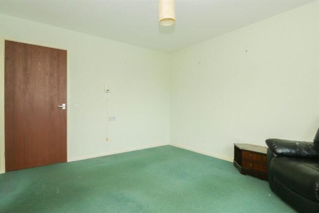 2 bed Flat for sale Image 6