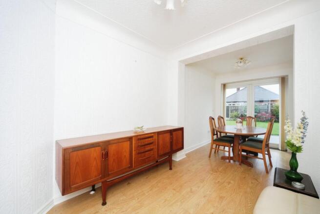 Bed 3 / Dining Room