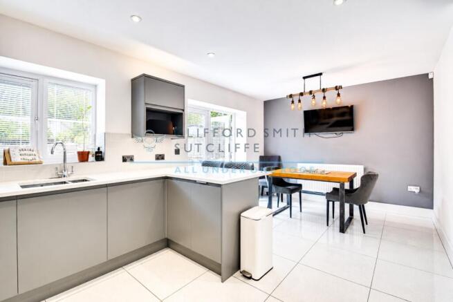 3 bed Semi-Detached for sale Image 8