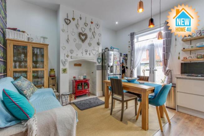 KITCHEN / DINING ROOM