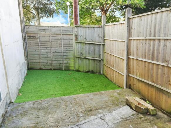 2 bed Apartment to rent Image 10