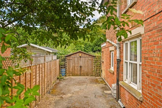 Garage/Workshop