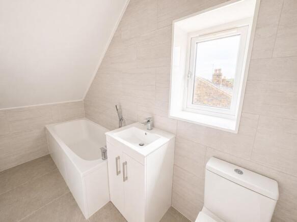 5 bed Semi-Detached for sale Image 11