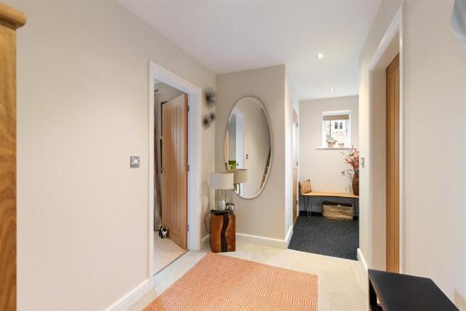 4 bed Detached for sale Image 8