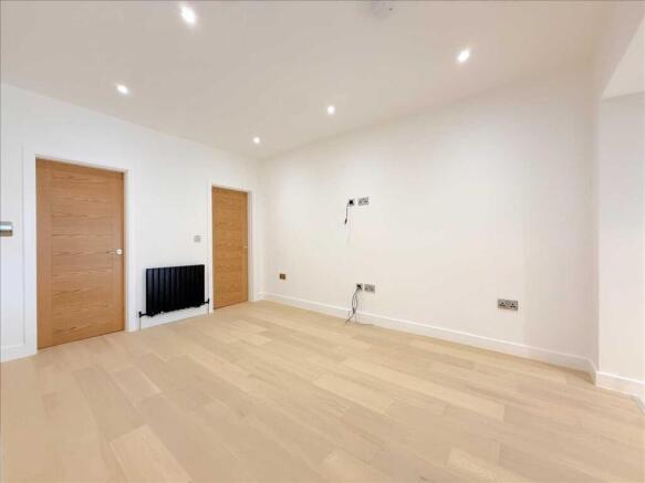 3 bed Flat for sale Image 6