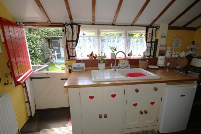 Kitchen d.JPG