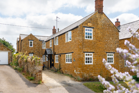 Wroxton Lane, Horley, OX15