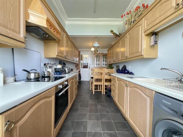 2 bed Apartment for sale Image 5