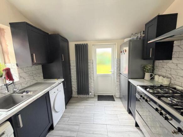 3 bed Semi-Detached for sale Image 4