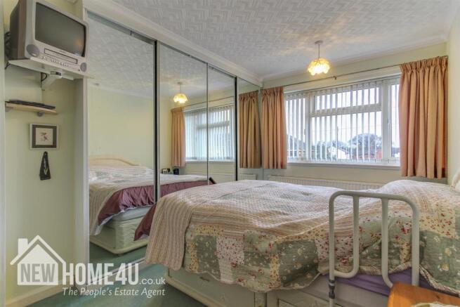 MASTER BEDROOM: