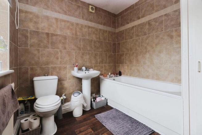 4 bed Semi-Detached for sale Image 10