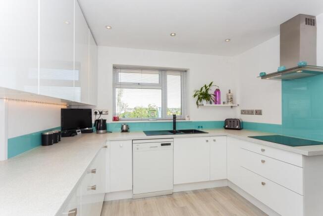 8 Chapmans Crescent-7 - 800px.jpg