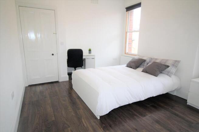 3 bed Flat to rent Image 4