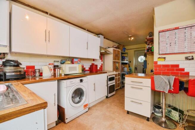 3 bed Semi-Detached for sale Image 4