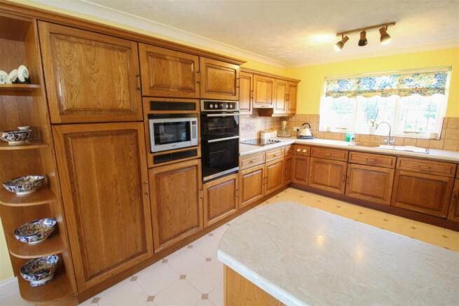 kitchen a.jpg