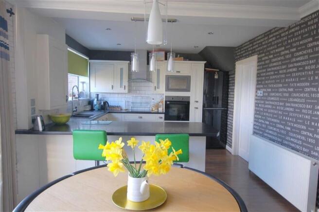 Fitted Kitchen/Dinin