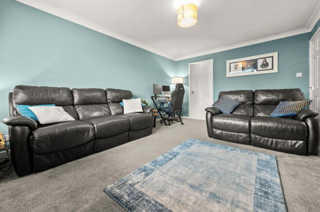 31 Lawers Crescent, Polmont, FK2 0RQ photo 4