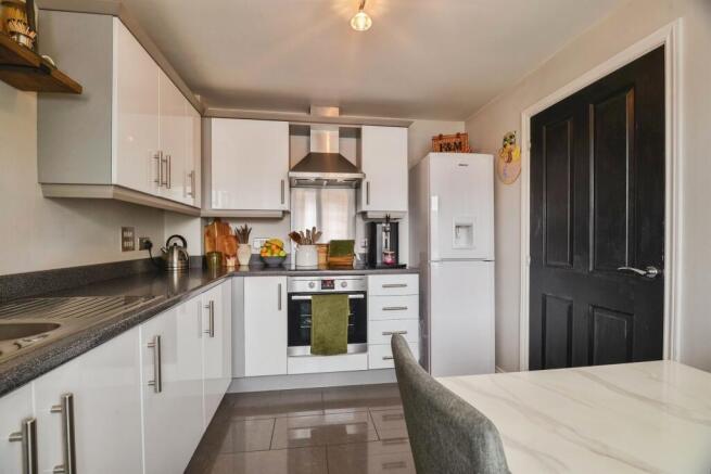 3 bed End of Terrace for sale Image 4