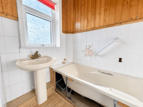 3 bed Semi-Detached for sale Image 9