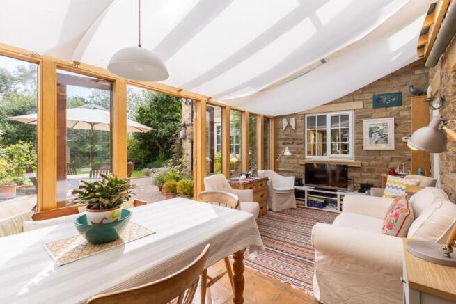 5 bed House for sale Image 7