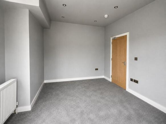 6 bed House to rent Image 12