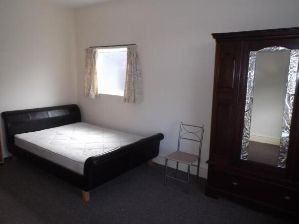 bedroom 1 v2.JPG