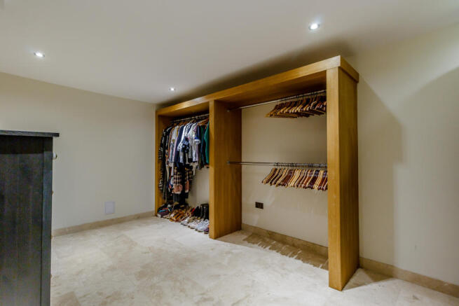 DRESSING ROOM