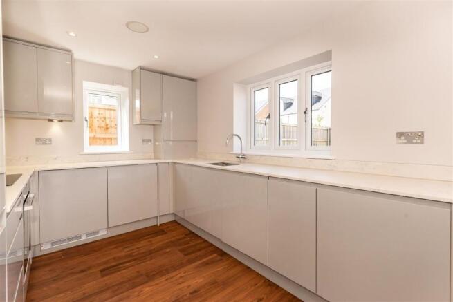 2 Abbotts Way (11).jpg