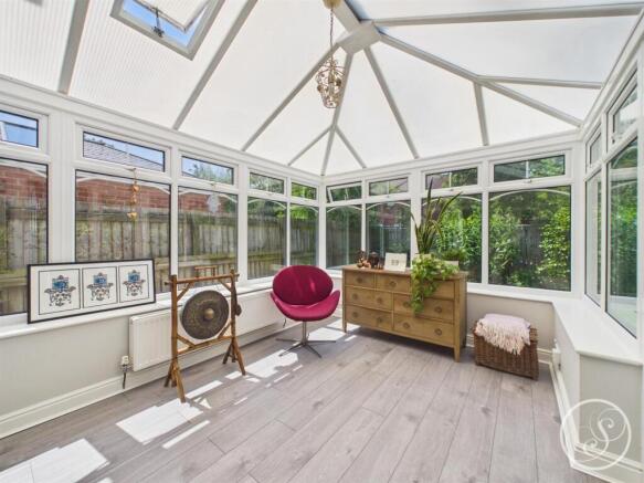 4 bed Detached for sale Image 10