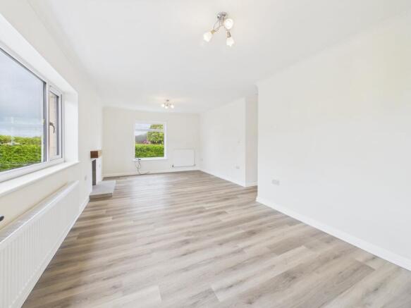 open plan lounge & dining room