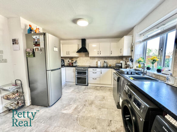 3 bed Terraced for sale Image 10
