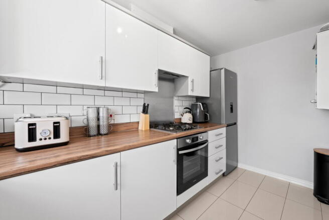 3 bed Semi-Detached for sale Image 6