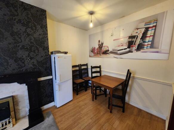 3 bed Terraced to rent Image 7