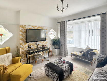 Town Lane, Hale Village, L24
