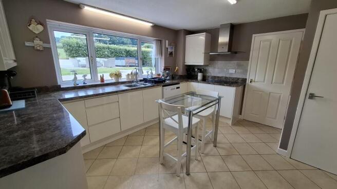 Kitchen / Breakfast Room