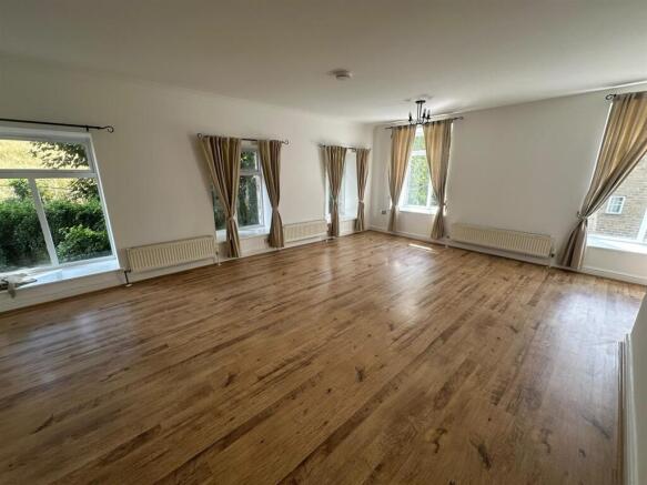 2 bed Apartment to rent Image 7