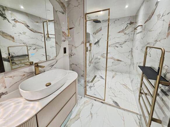 2 bed Apartment to rent Image 11