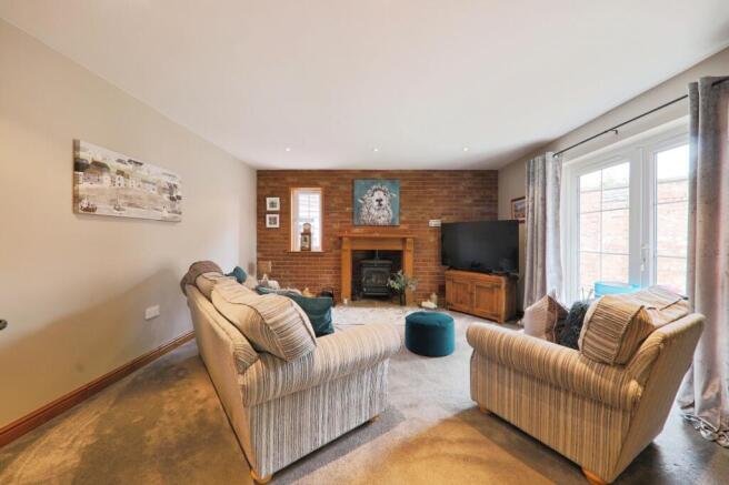 5 bed Detached for sale Image 7