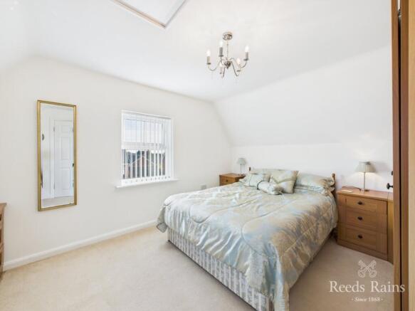 5 bed Detached for sale Image 7