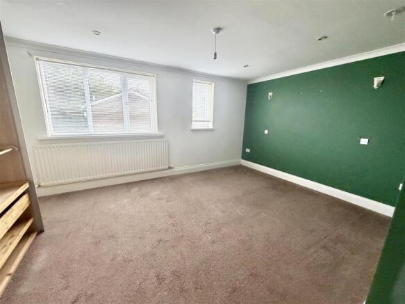 4 bed Detached to rent Image 10