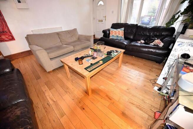 6 bed House to rent Image 5