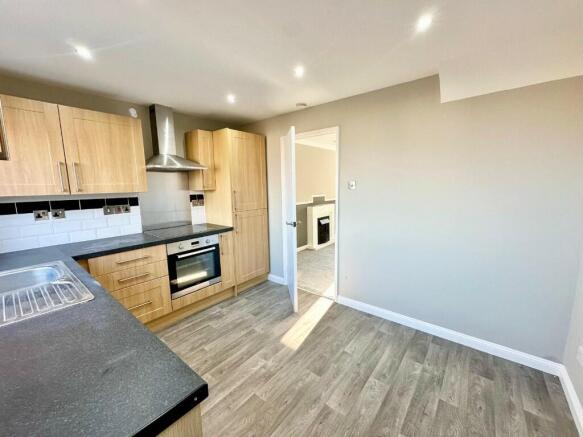 2 bed Town House to rent Image 5