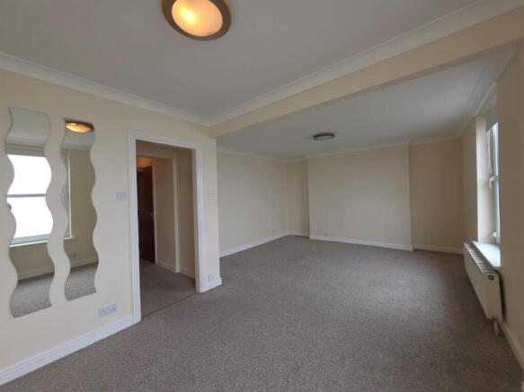 1 bed Flat to rent Image 4