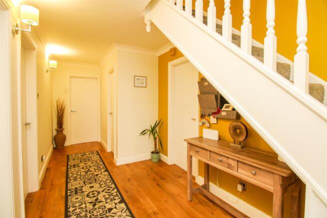 4 bed Detached for sale Image 8