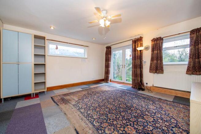 Sitting/dining room
