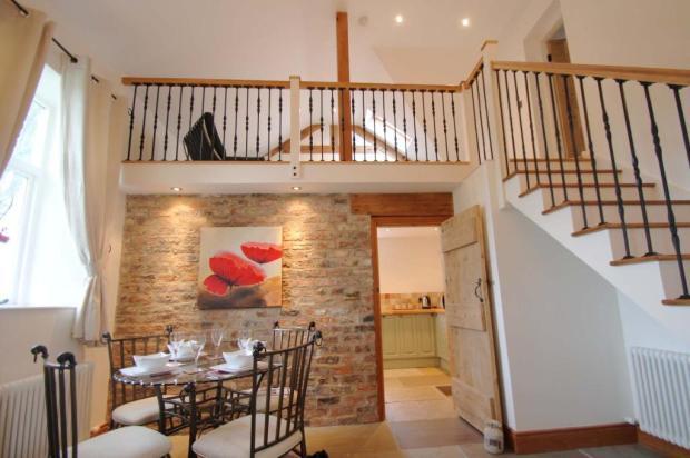 Mezzanine and Dinin